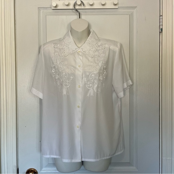 Vintage White Embroidered Short Sleeve Collar Blouse - Picture 10 of 10